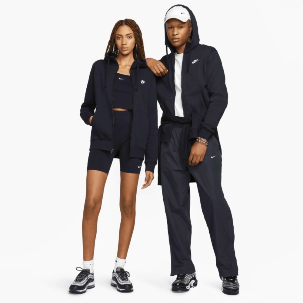 ✨ NIKE BLACK ZIP UP HOODIE ✨ - Picture 3 of 7
